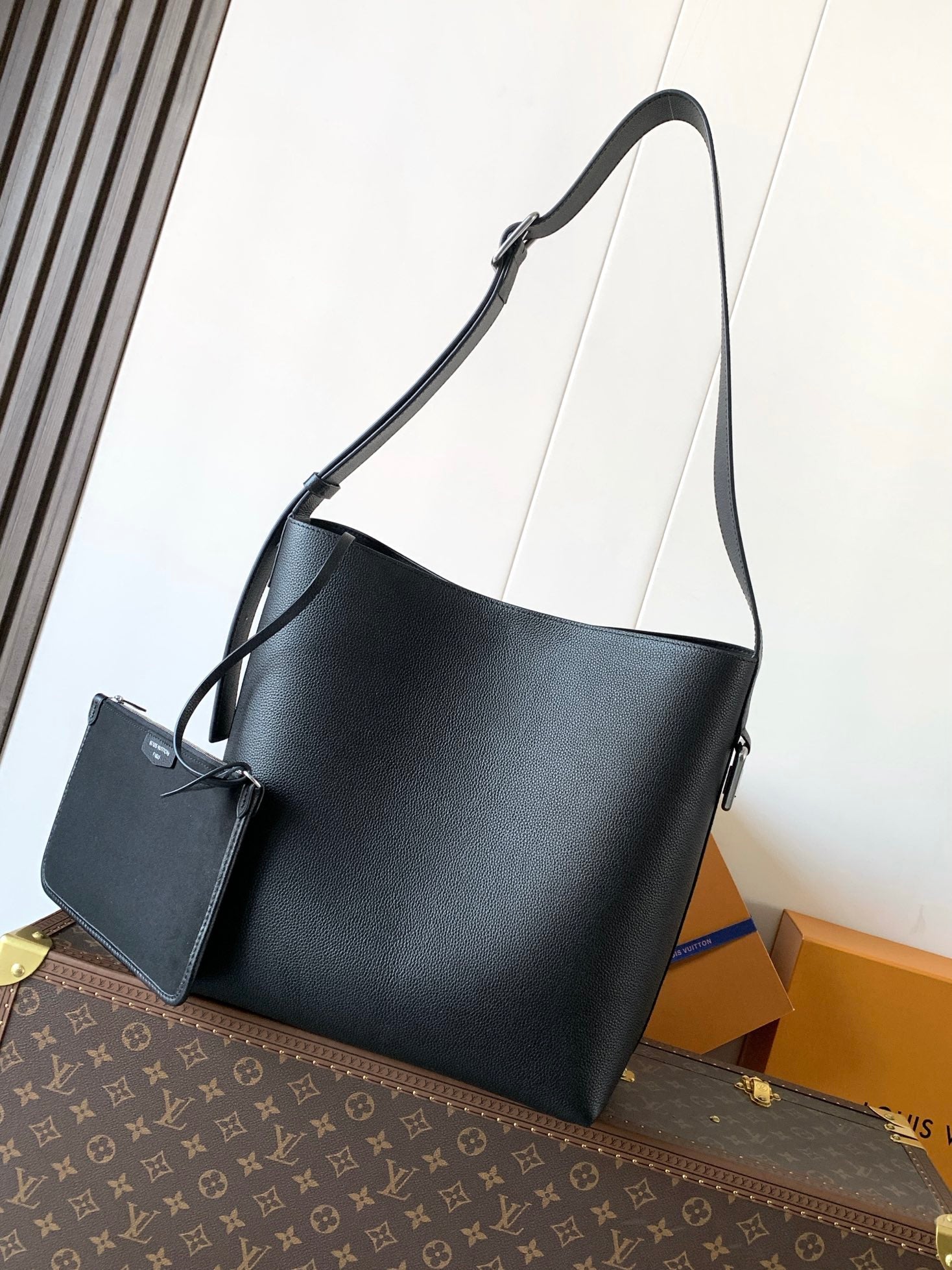 LV 26S VERSO HOBO BAG 33 IN BLACK CALFSKIN