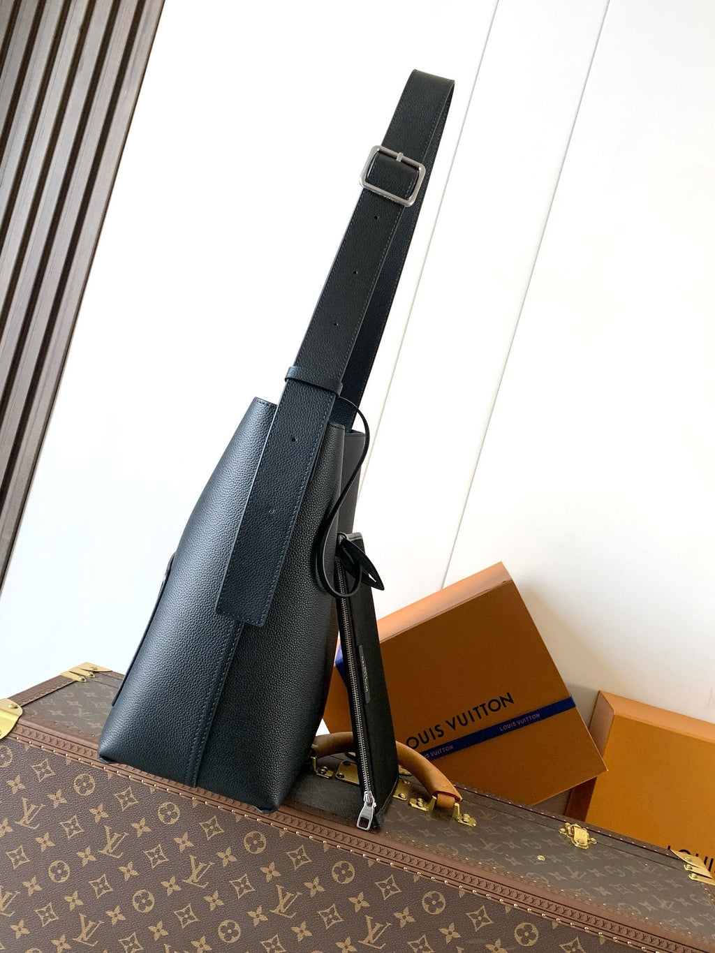 LV 26S VERSO HOBO BAG 33 IN BLACK CALFSKIN
