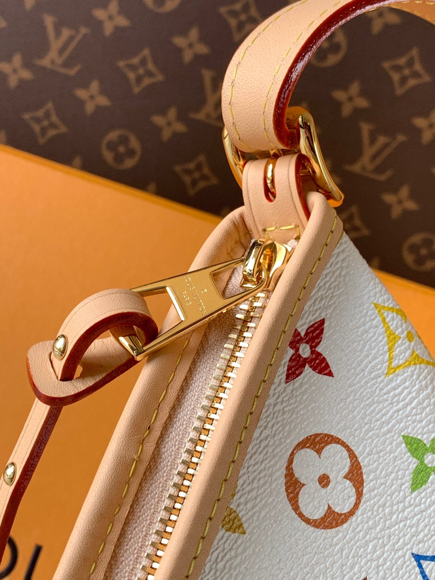 LV 26S CARRYALL EAST WEST BAG 36 IN WHITE CANVAS FABRIC