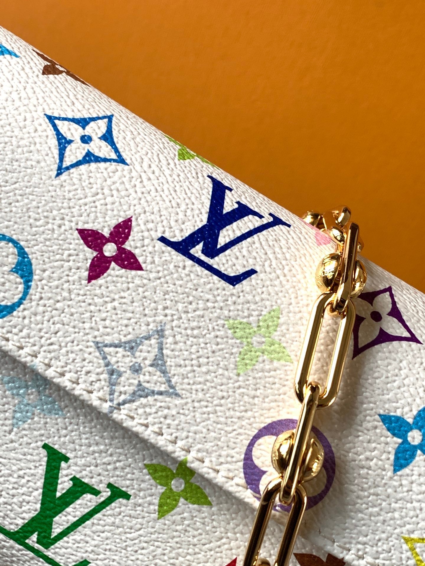 LV 26S WALLET ON CHAIN IVY 23 IN WHITE COATED CANVAS
