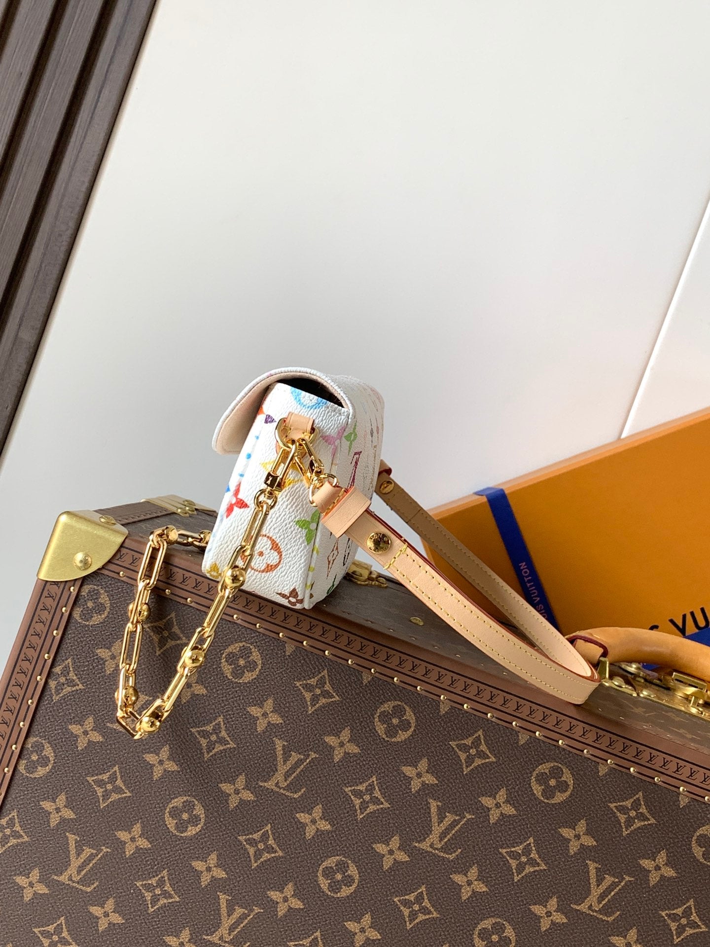 LV 26S WALLET ON CHAIN IVY 23 IN WHITE COATED CANVAS