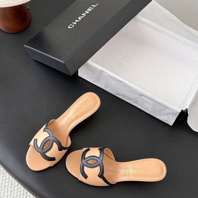 CHANEL MULES IN BEIGE AND BLACK CALFSKIN