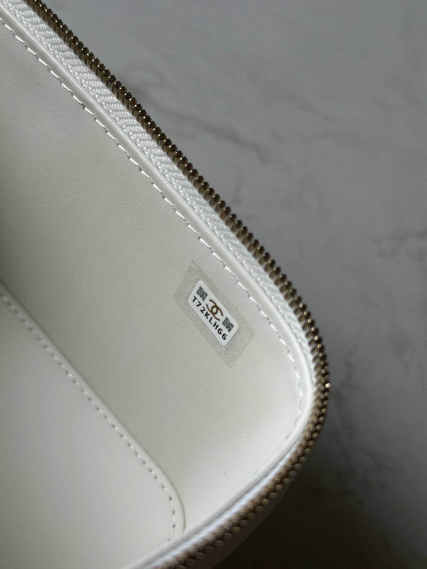 CHANEL 25S COCO CRUSH 17 IN CREAM CALFSKIN GOLD HARDWARE