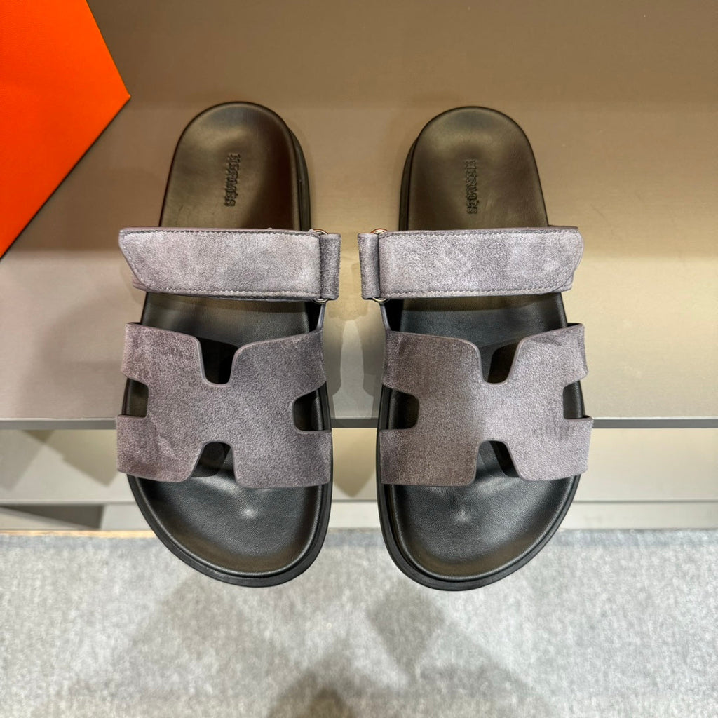 HM CHYPRE SANDAL BRIGHT GRAY SUEDE