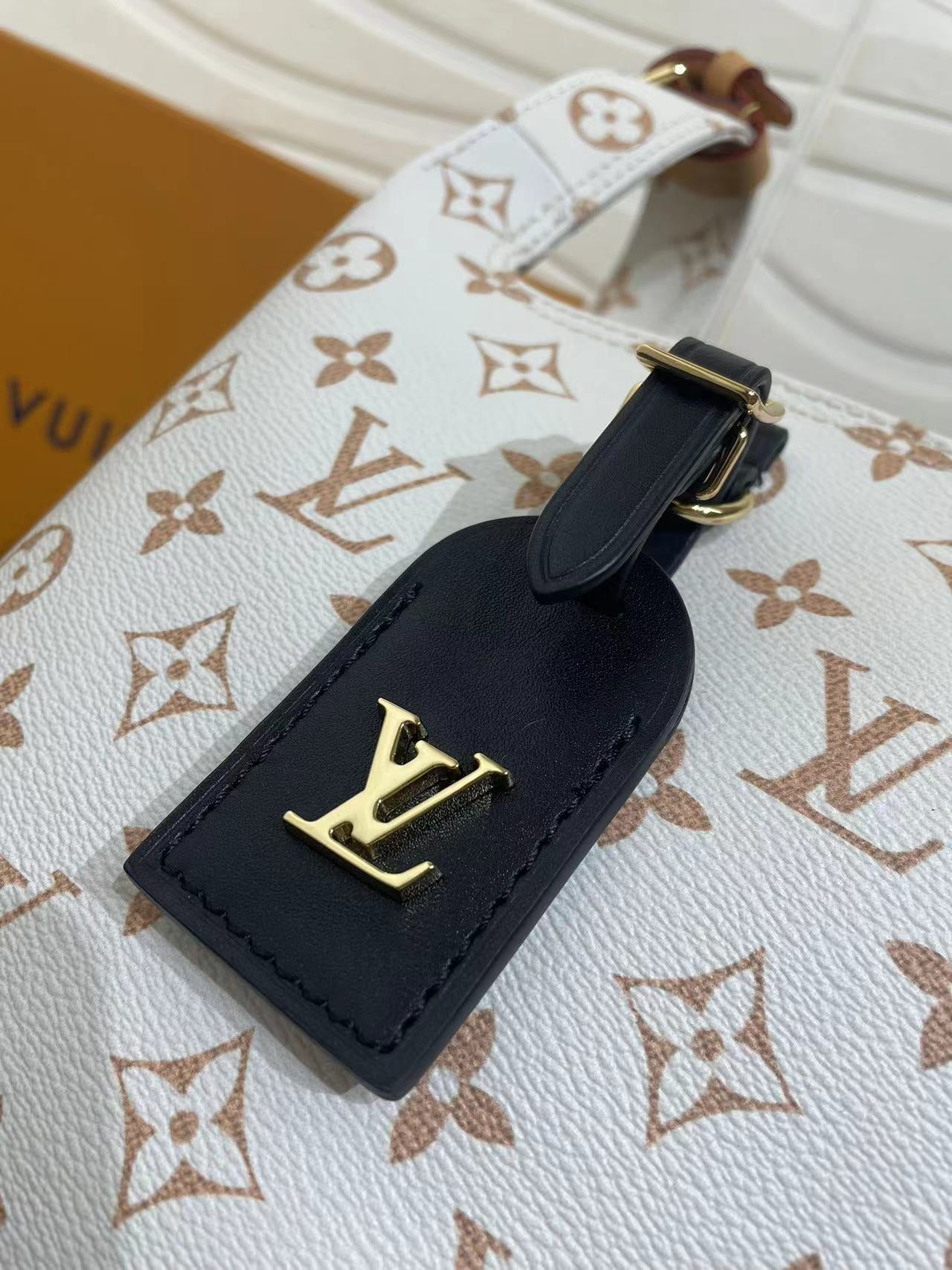 LV ATLANTIS BB 17 IN WHITE MONOGRAM COATED CANVAS