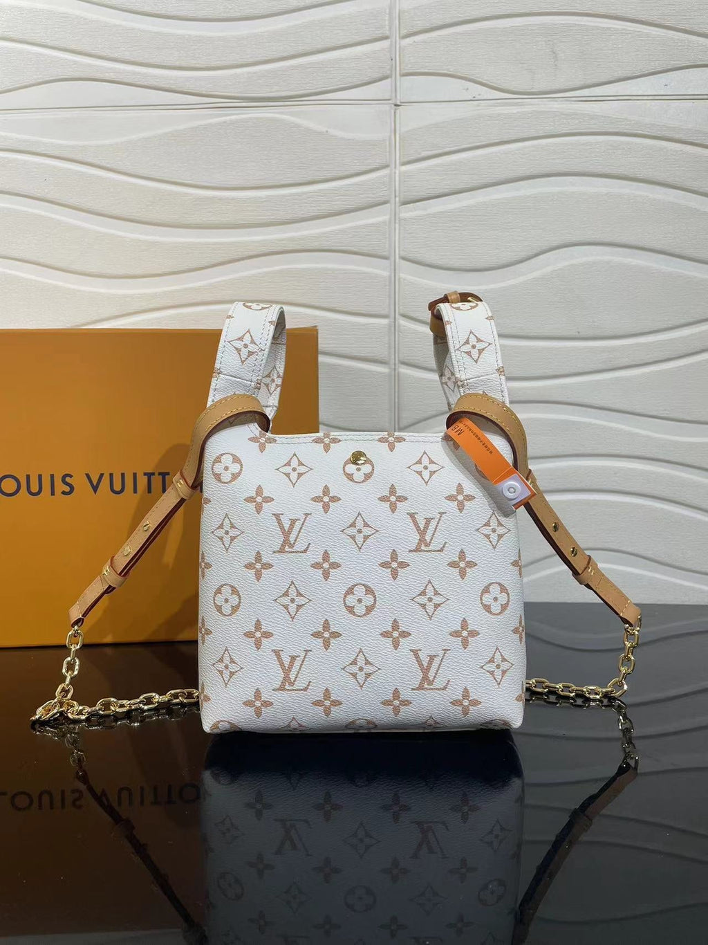 LV ATLANTIS BB 17 IN WHITE MONOGRAM COATED CANVAS