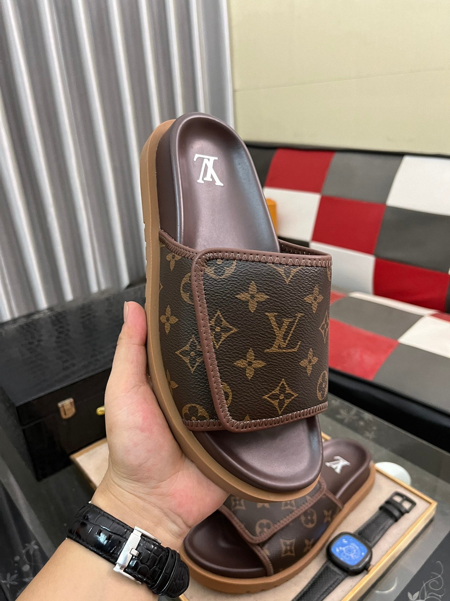 WATERFRONT MULE IN CHOCOLATE BROWN MONOGRAM RUBBER