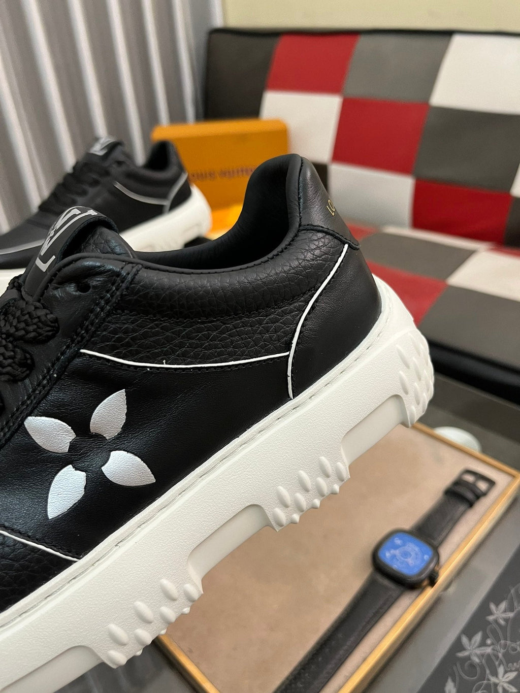 LV SNEAKER BLACK MONOGRAM CALFSKIN
