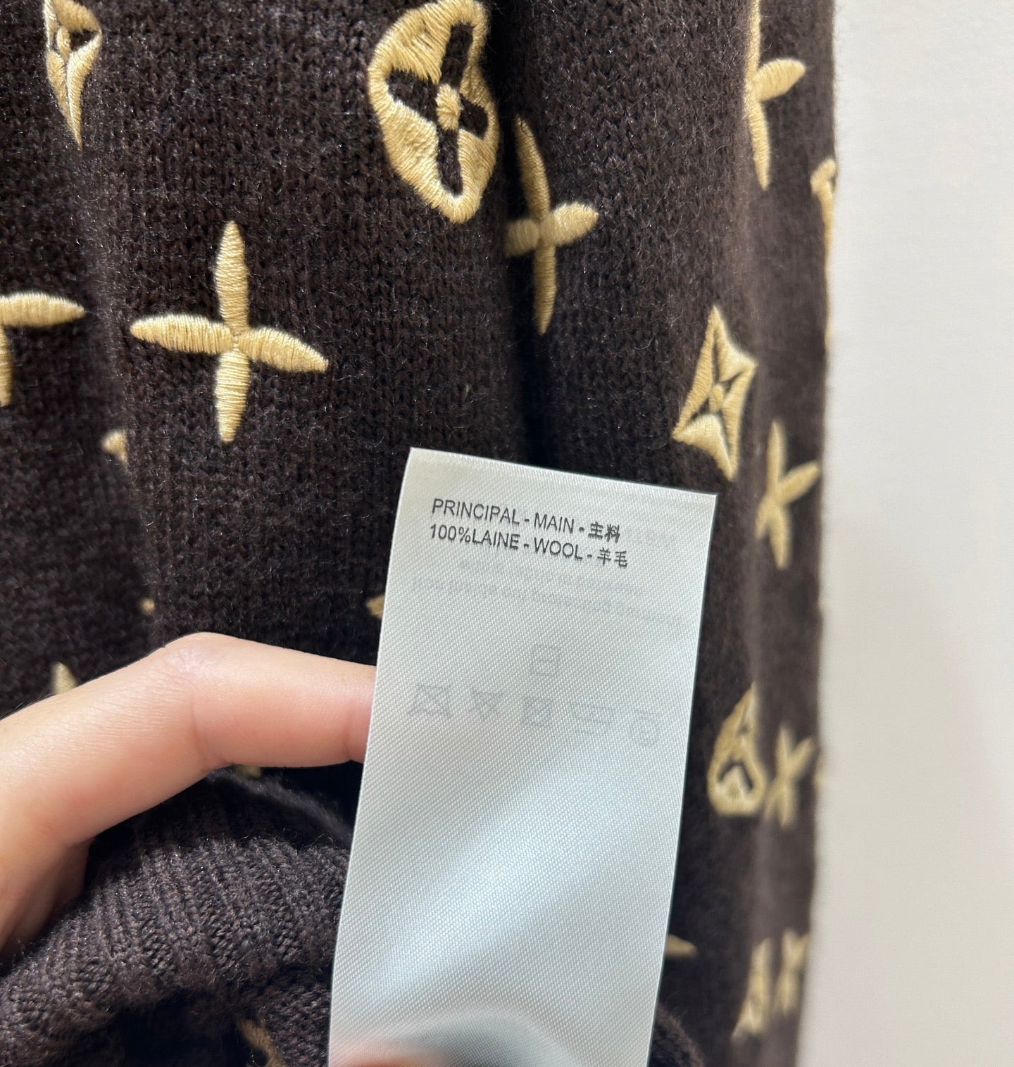 LV 25S SWEATER 0114