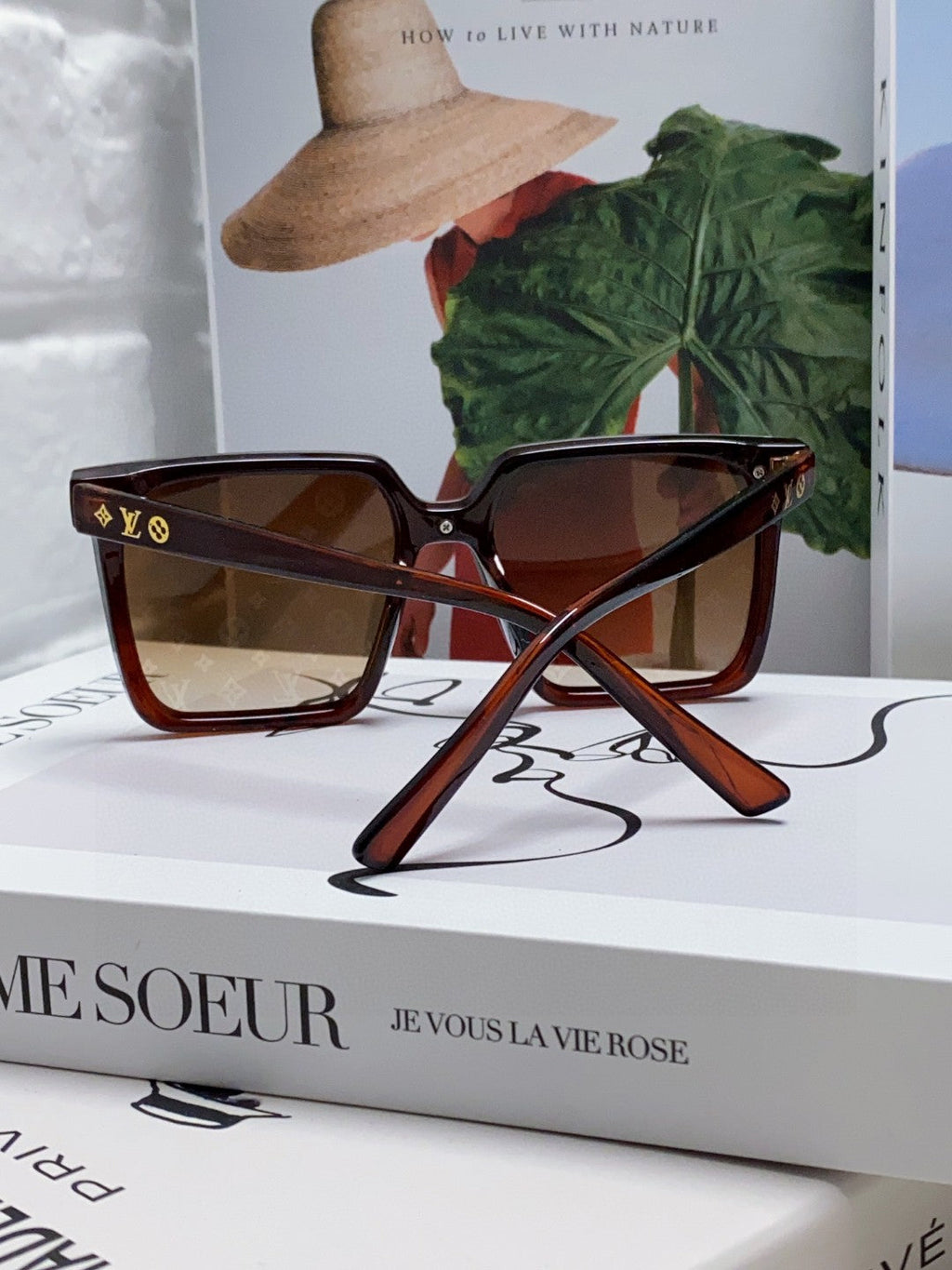 SQUARE SUNGLASS 581367 IN BROWN ACETATE MONOGRAM MASK ON LENS