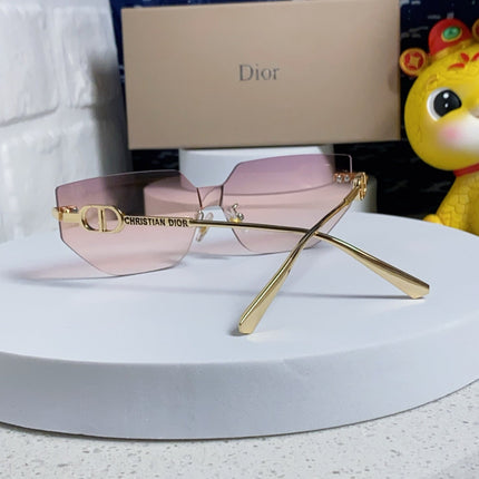 MONTAIGNE SUNGLASS 563191 IN GOLD METAL PINK SMOKE LENSES