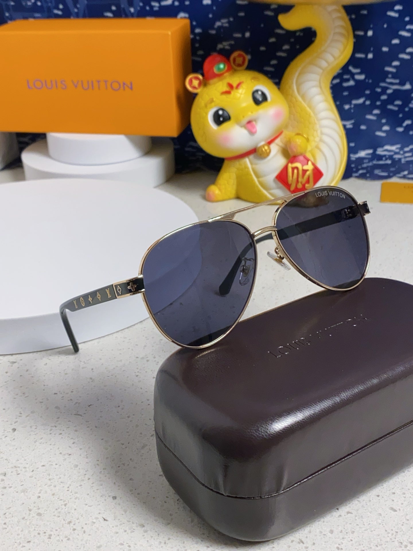 PILOT SUNGLASSES 571635 IN GOLD METAL BLACK LENSES MONOGRAM LOGO
