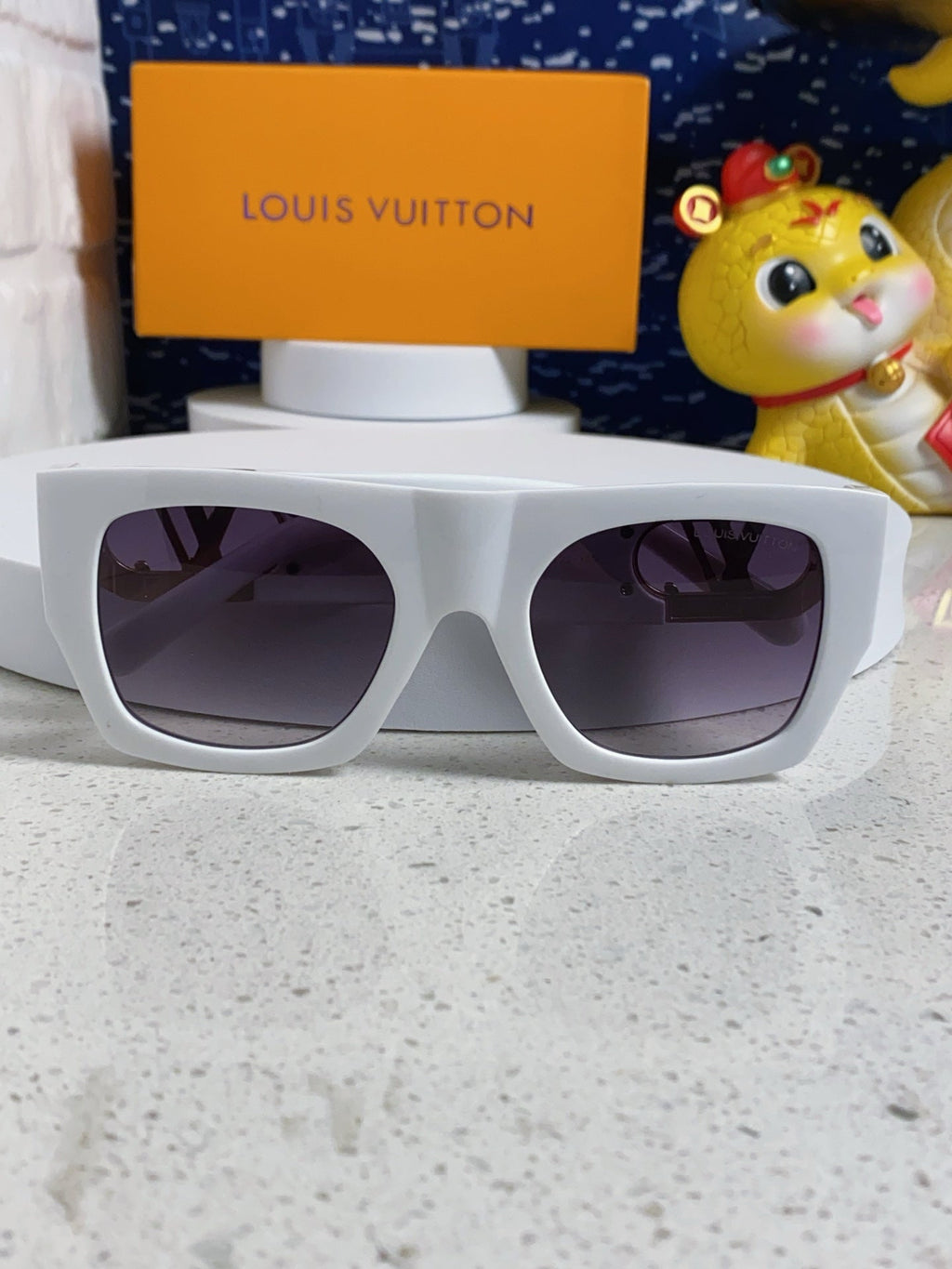 LINK SQUARE SUNGLASSES 570274 IN WHITE ACETATE GOLD LOGO