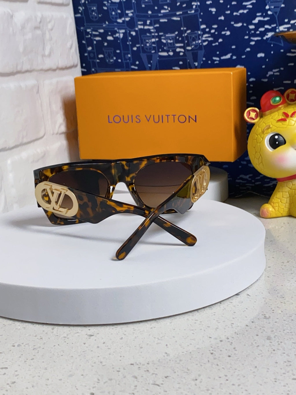 LINK SQUARE SUNGLASSES 570275 IN HAVANA ACETATE GOLD LOGO