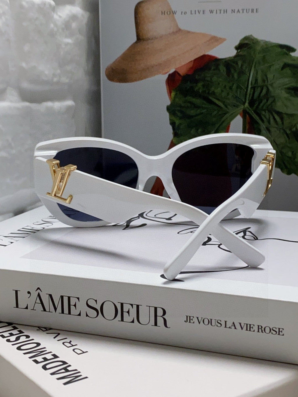 ICON CAT EYE SUNGLASSES 570248 IN WHITE ACETATE
