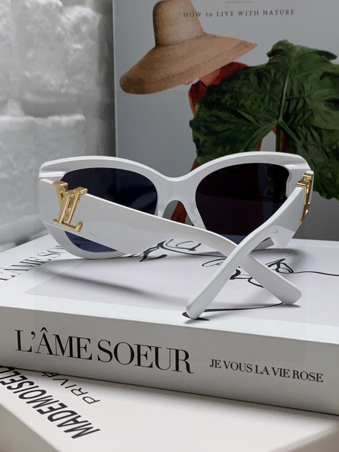 ICON CAT EYE SUNGLASSES 570248 IN WHITE ACETATE