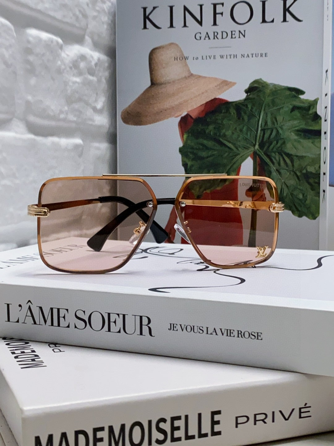 SQUARE SUNGLASSES 570262 IN GOLD METAL LIGHT BROWN LENS