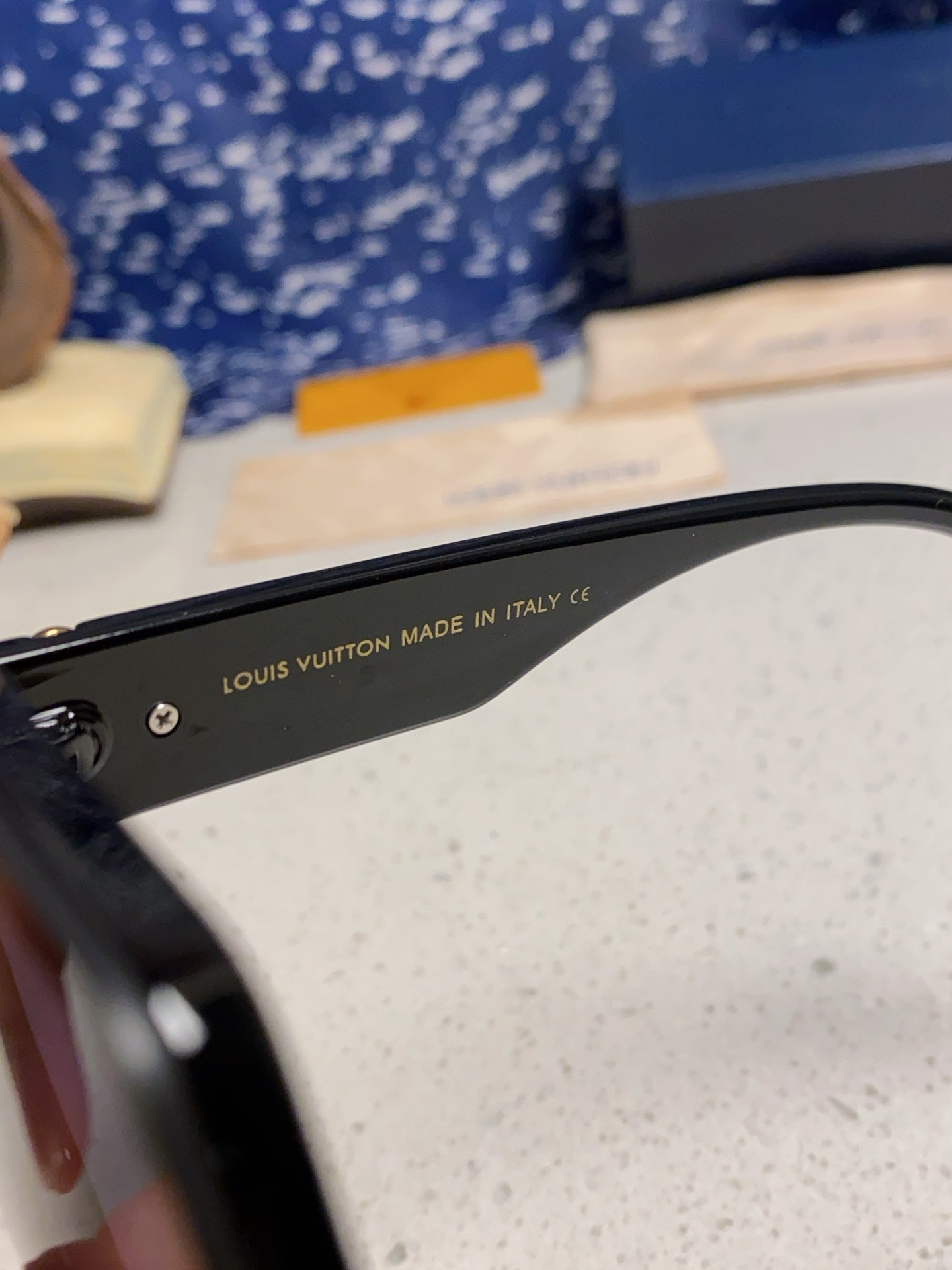 SQUARE SUNGLASSES 571657 IN BLACK ACETATE