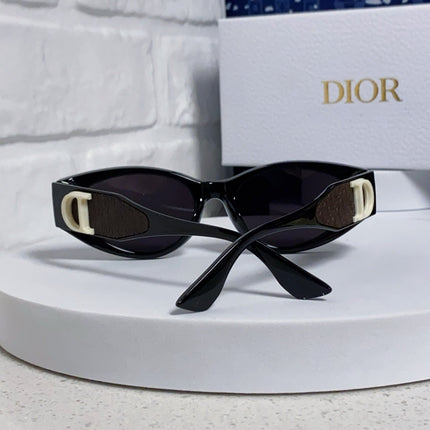 MONTAIGNE SUNGLASS 578115 IN BLACK ACETATE