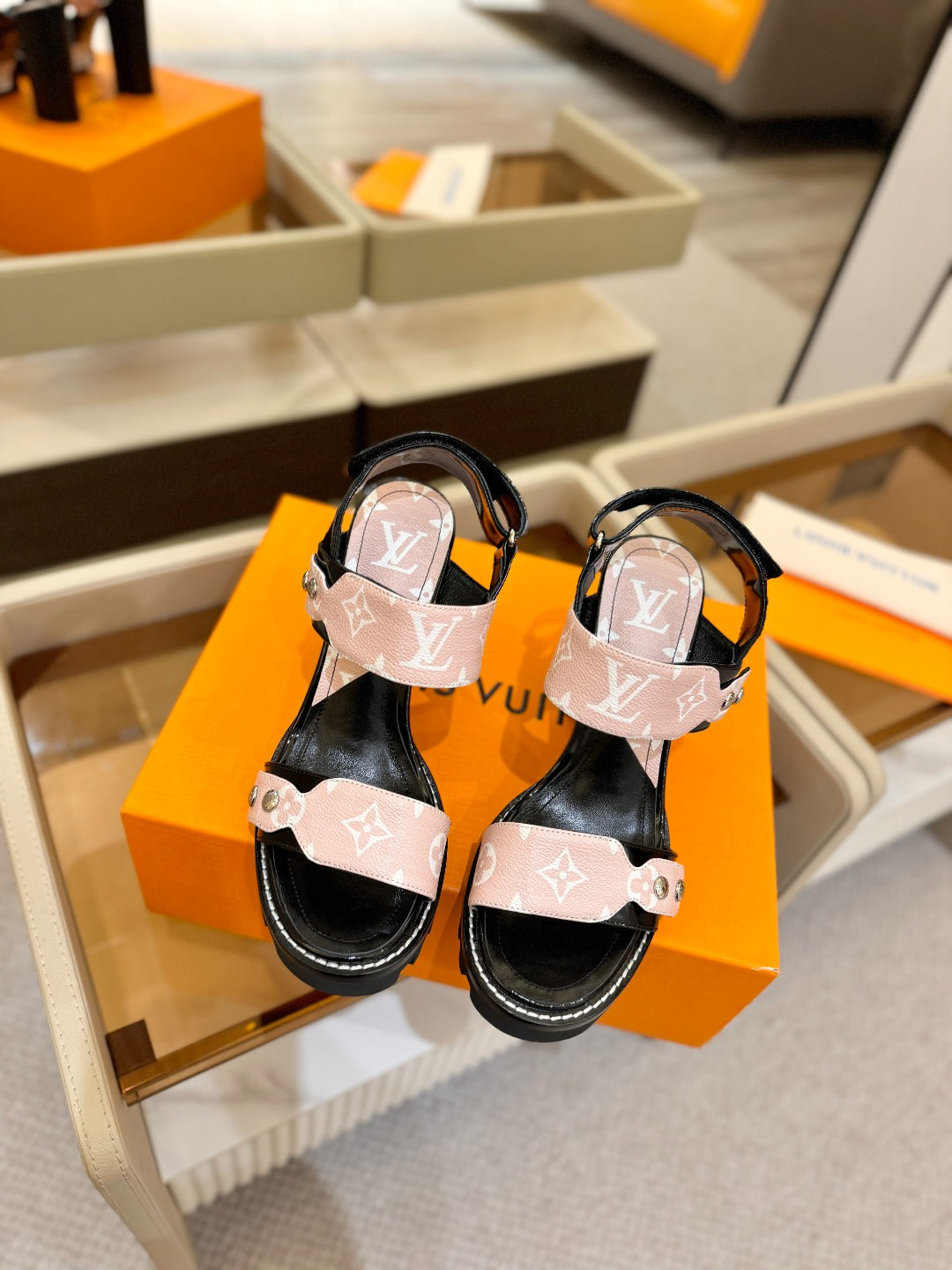 LV 26S HIGH HEEL SANDALS 100 MM IN LIGHT PINK AND BLACK CALFSKIN
