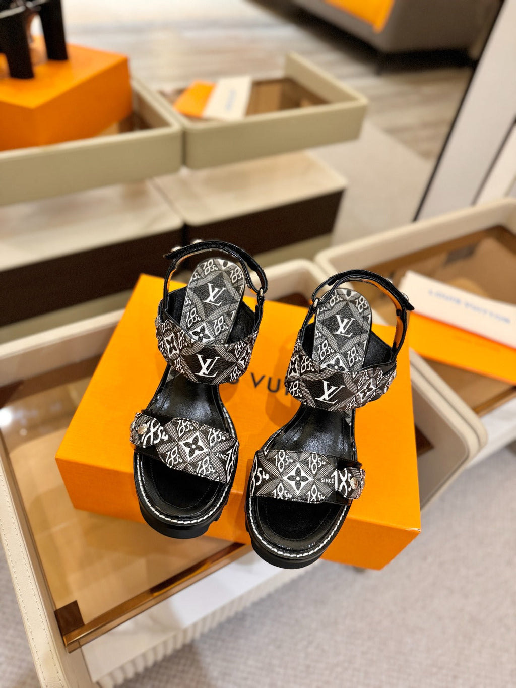 LV 26S HIGH HEEL SANDALS 100 MM IN WHITE MIX BLACK CALFSKIN WITH FLORAL PATTERNS