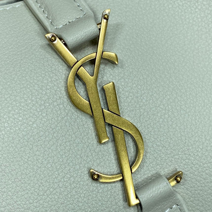 LE 5 À 7 SMALL SUPPLE 22 IN WHITE CALFSKIN GOLD BUCKLE