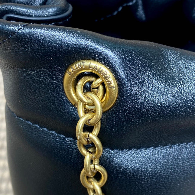 DRAWSTRING CHAIN STRAP SHOULDER BAG 39 IN NAVY BLUE QUILTED CALFSKIN