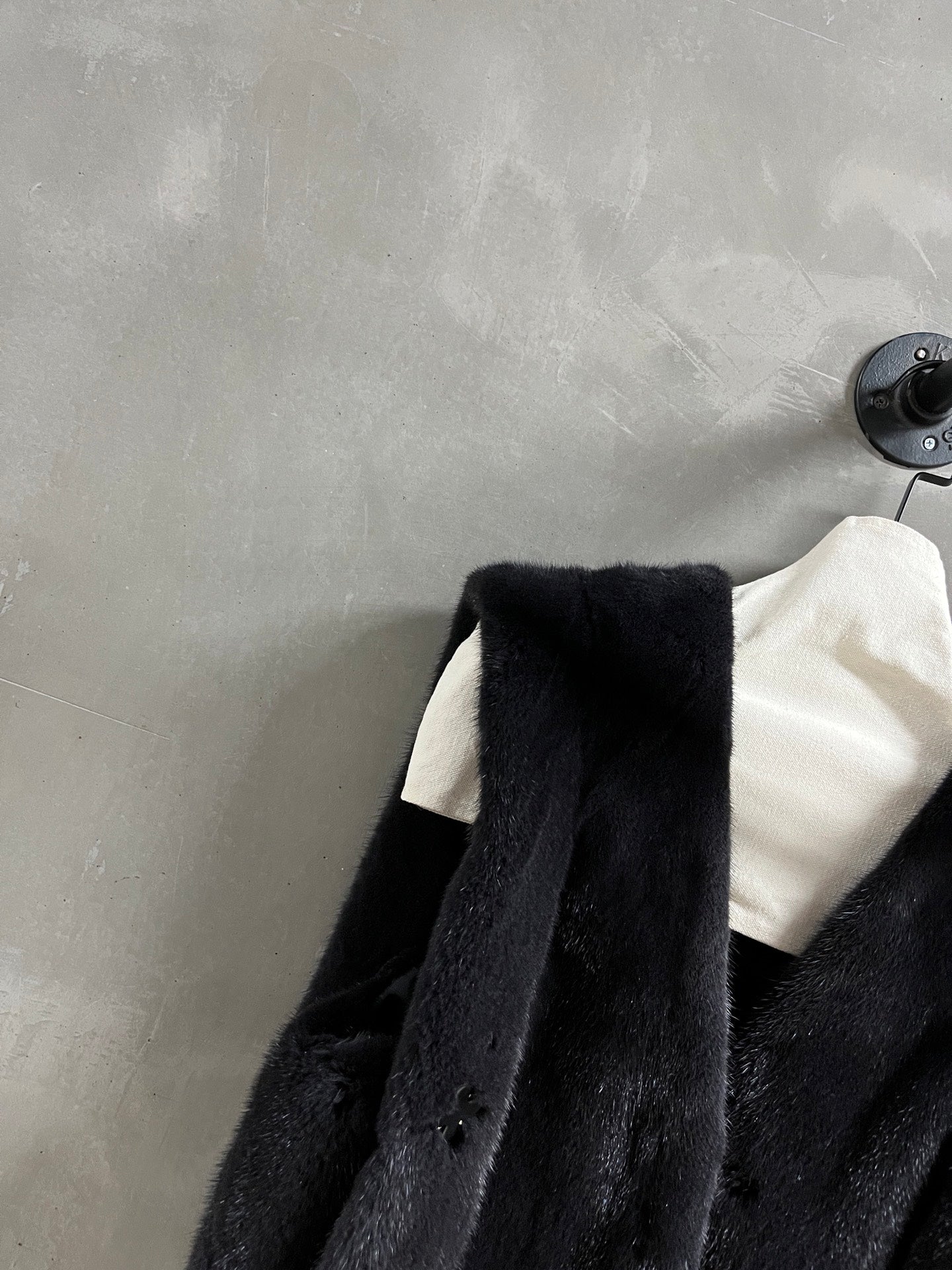 MIUMIU FUR VEST STYLE 683