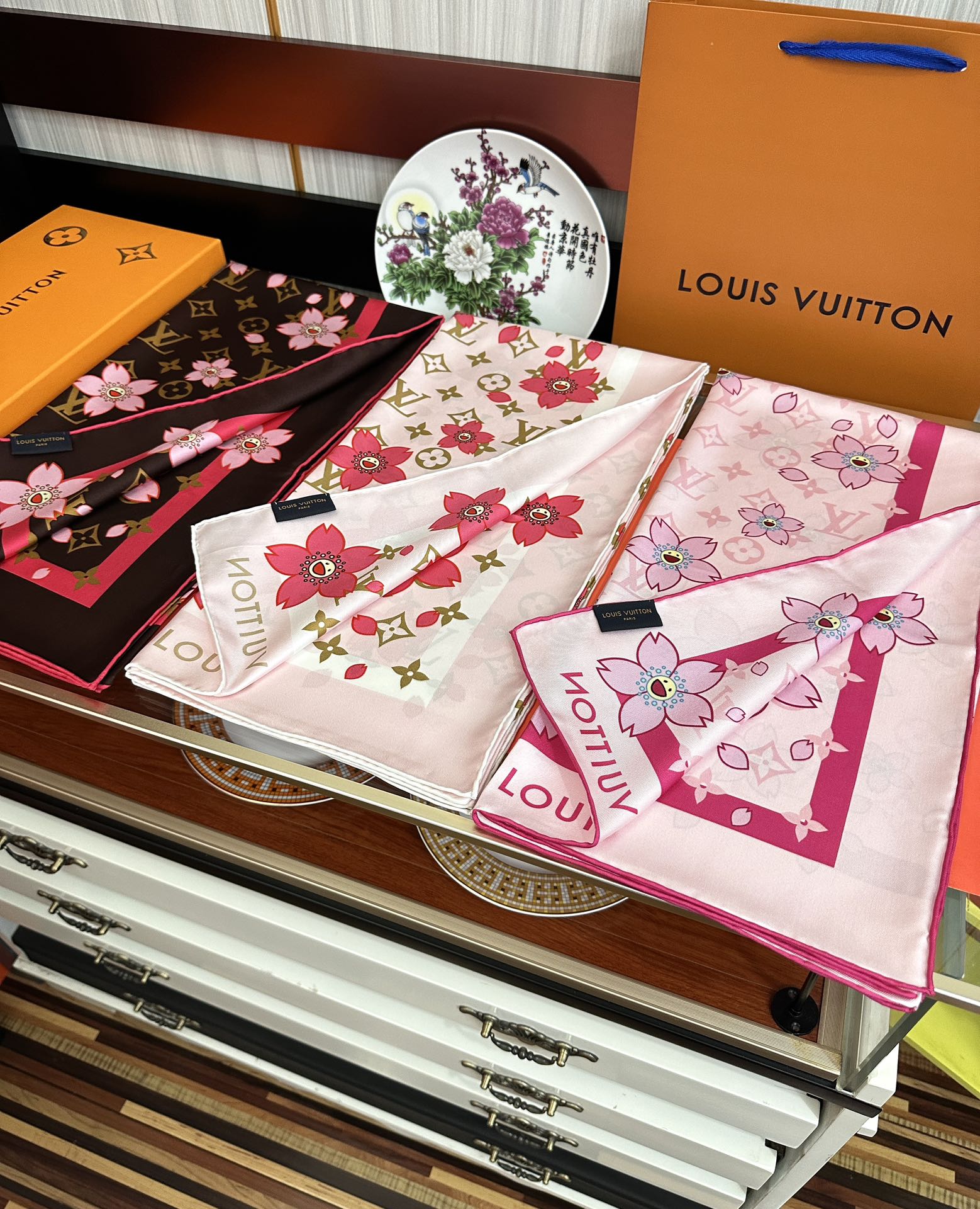 LV SCARF 90 CM IN SILK 723121