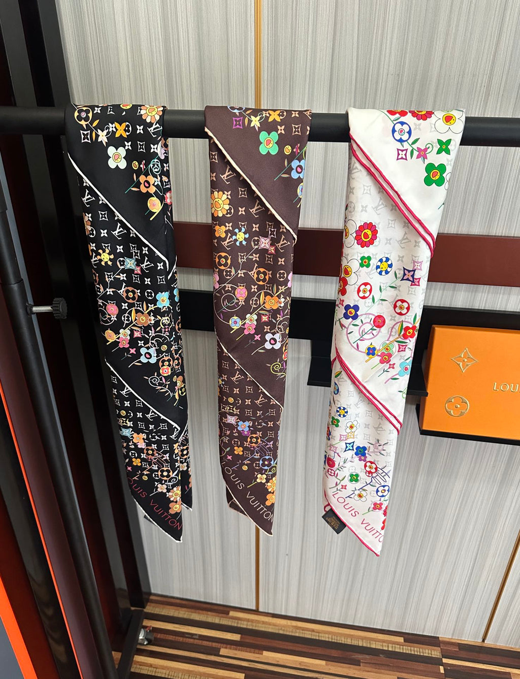 LV SCARF 90 CM IN SILK 730541