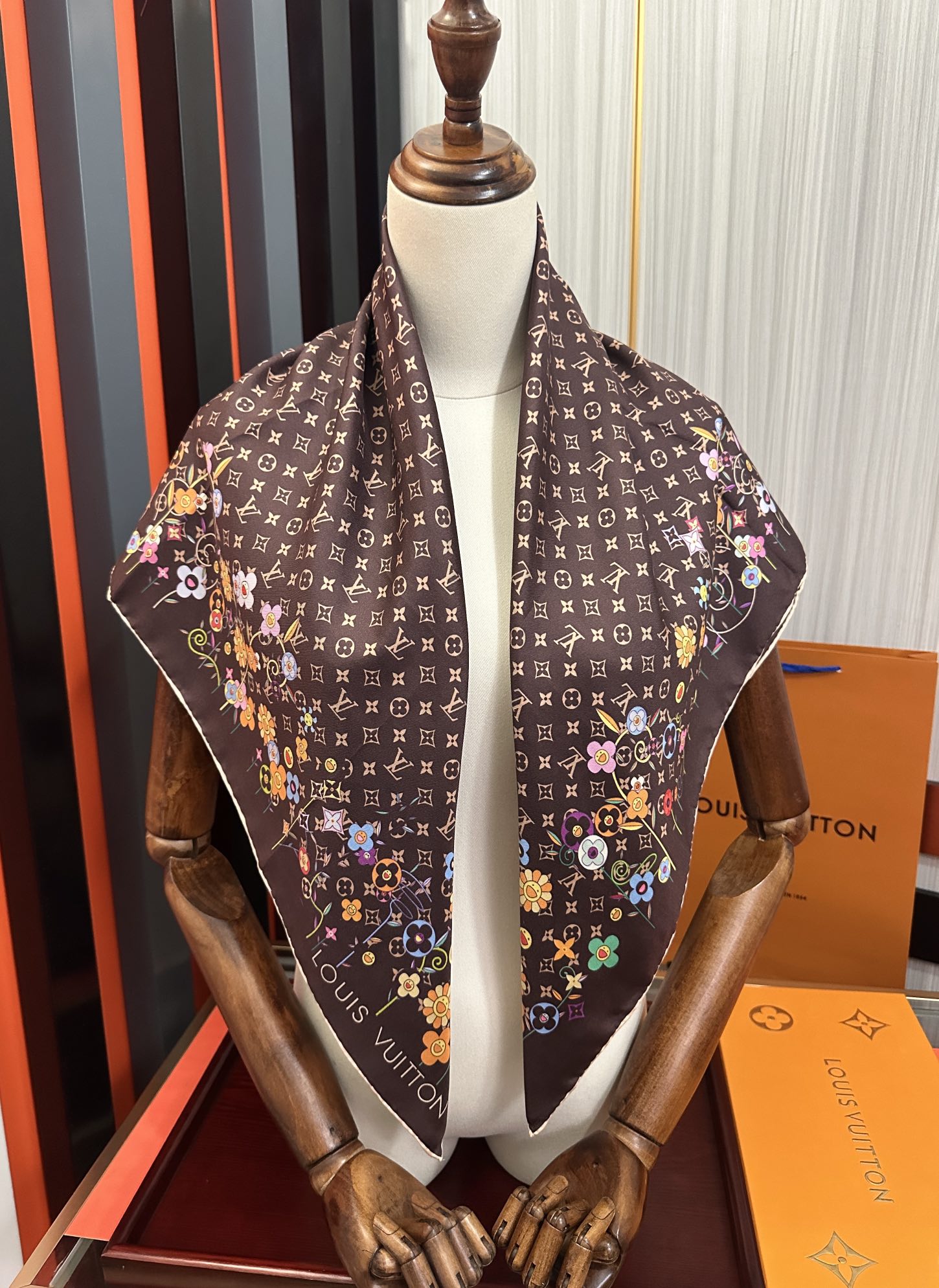 LV SCARF 90 CM IN SILK 730542