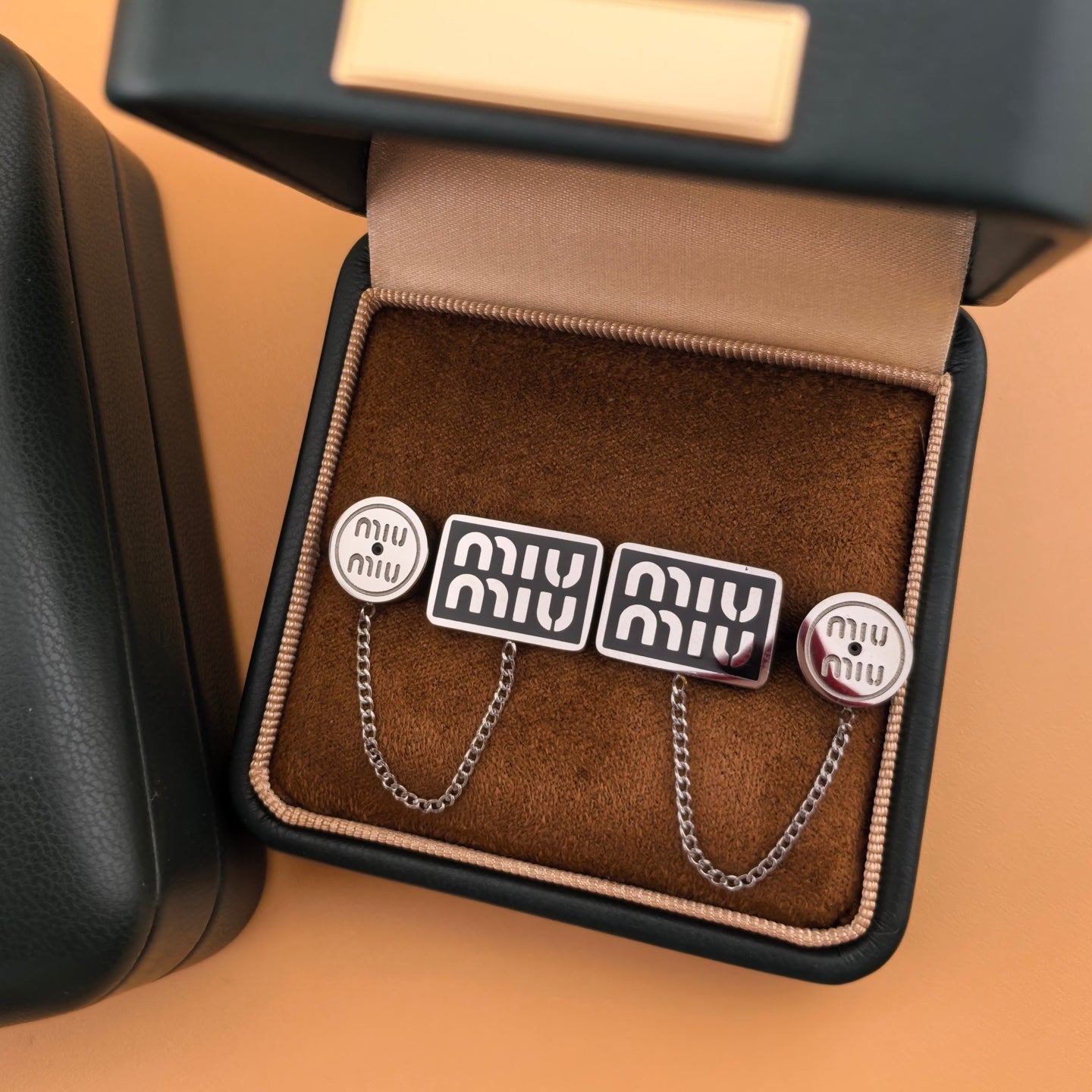 MIUMIU 26S RECTANGULAR LOGO CHAIN STUD EARRINGS IN BLACK ENAMEL AND SILVER TONE METAL 629947