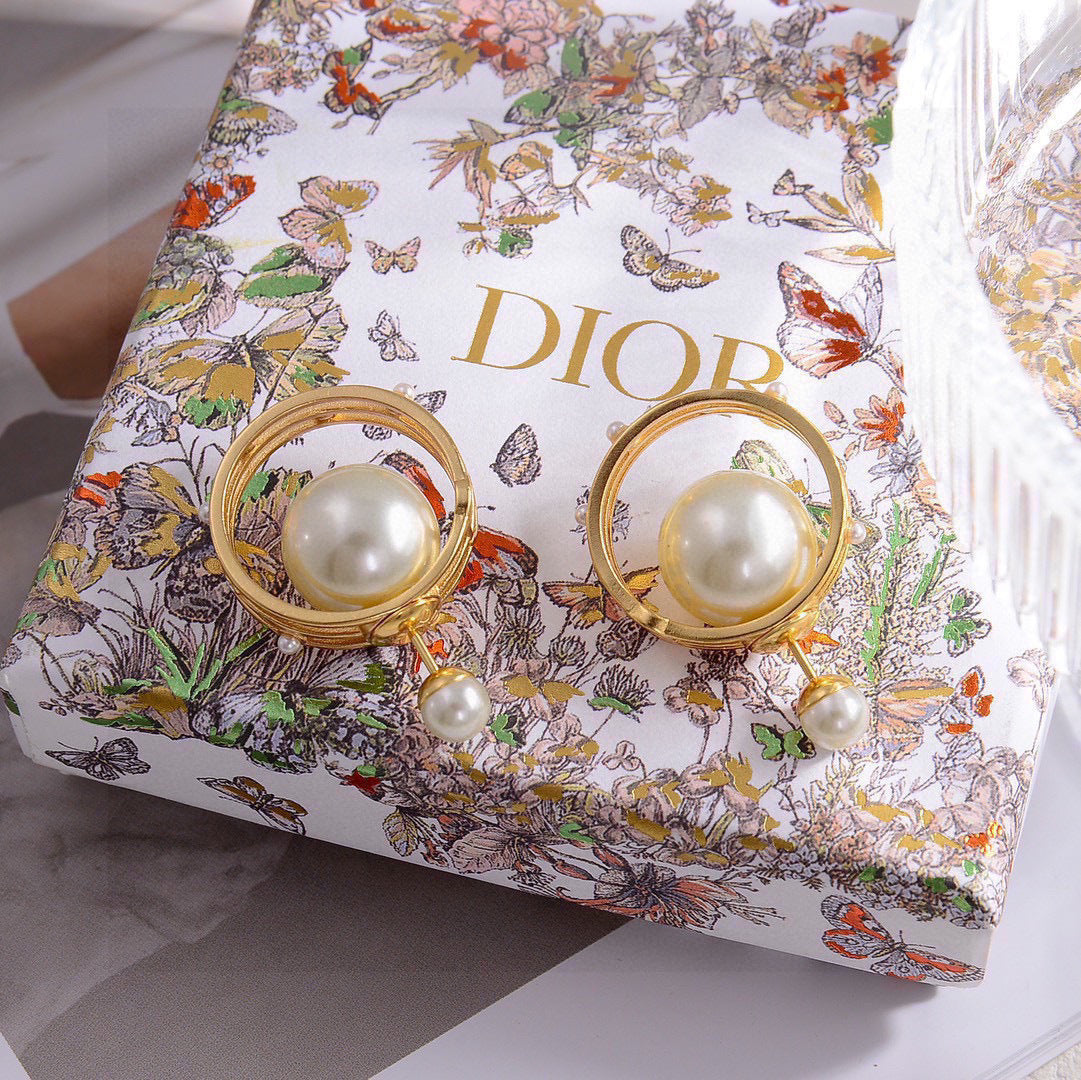 CD 26S DOUBLE PEARL ORBIT EARRINGS IN GOLD TONE METAL 630833