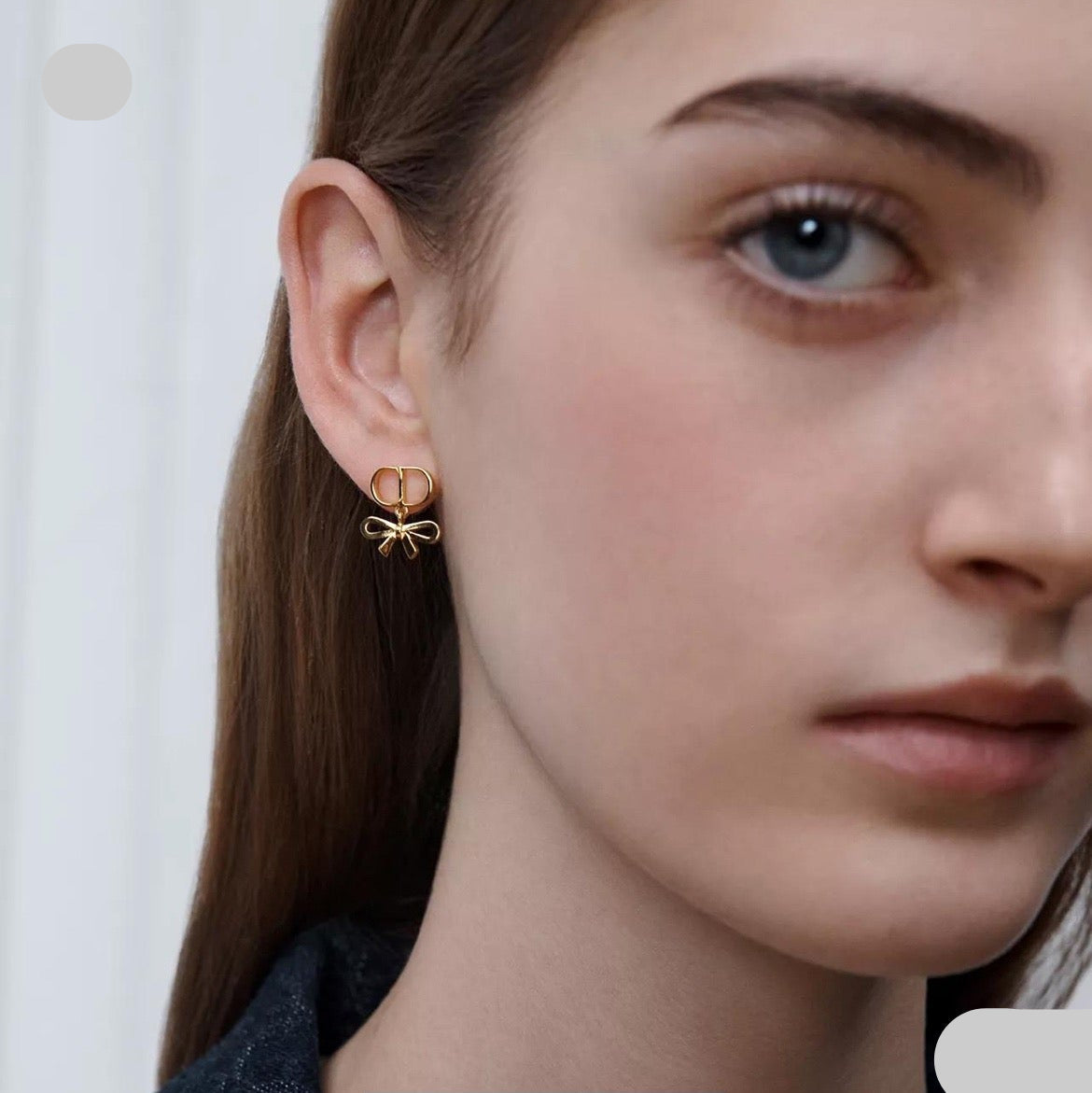CD 26S MINI BOW PEARL DROP EARRINGS IN GOLD TONE METAL 646612