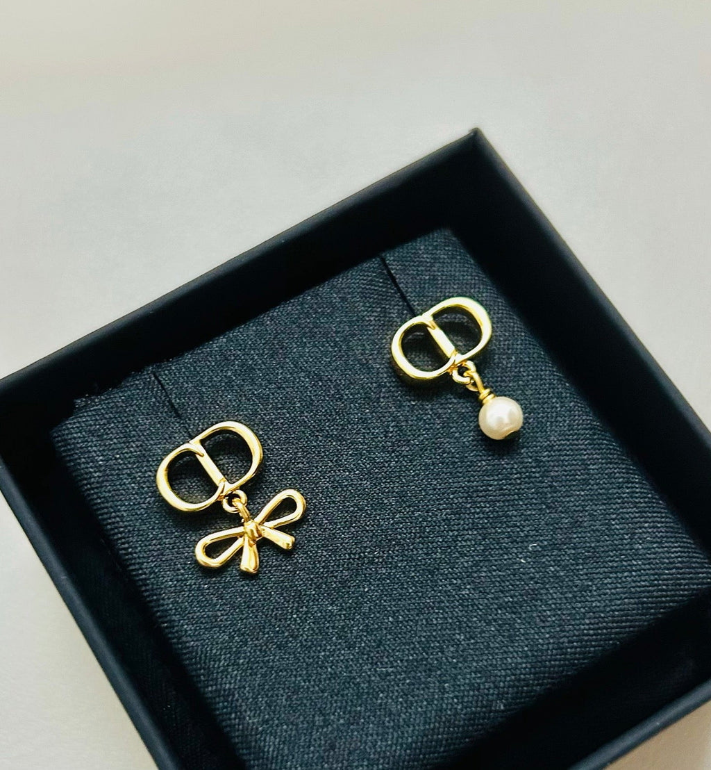 CD 26S MINI BOW PEARL DROP EARRINGS IN GOLD TONE METAL 646612