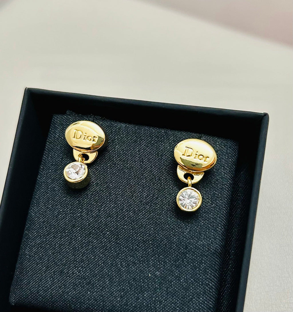 CD 26S CRYSTAL DROP LOGO STUD EARRINGS IN GOLD TONE METAL 646613