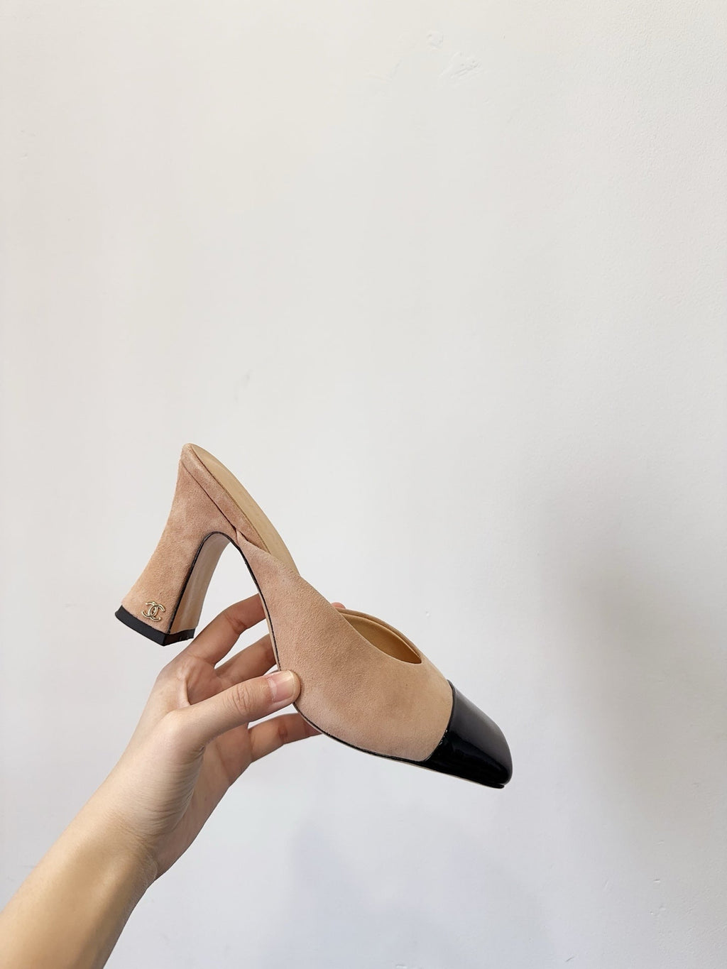 CHANEL MULES IN BLACK AND BEIGE SUEDE