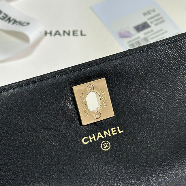 FLAP BAG 18 WITH HANDLE IN BLACK CALFSKIN GOLD HARDWARE