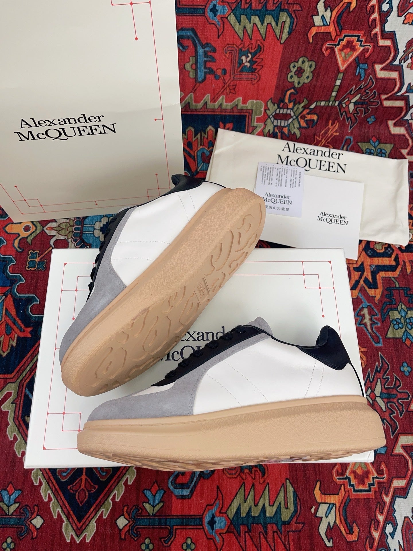 OVERSIZED RETRO SNEAKER IN WHITE BLACK GREY CALFSKIN