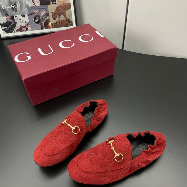 GUCCI 26S LOAFERS IN RED SUEDE WITH GOLD HARDWARE