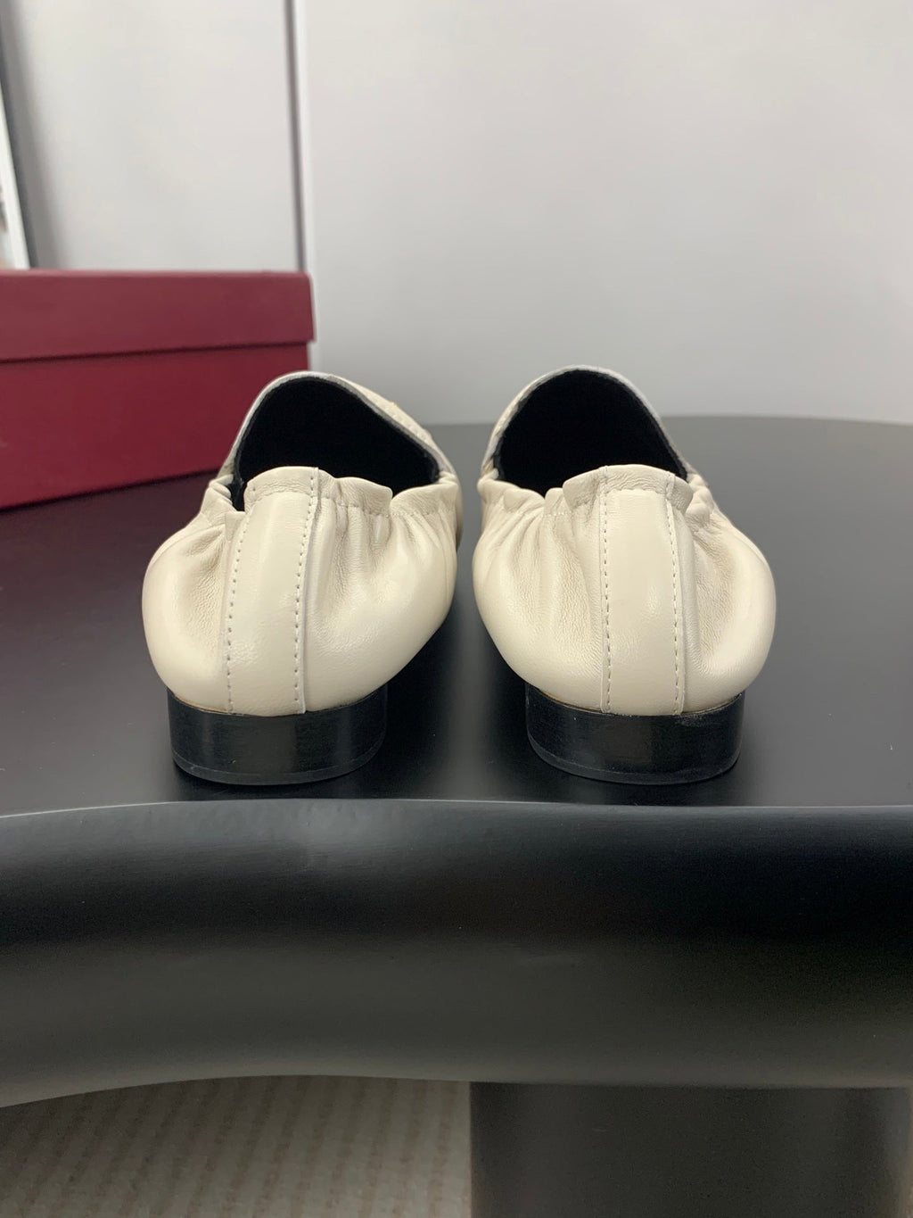 GUCCI 26S LOAFERS IN CREAM WHITE CALFSKIN