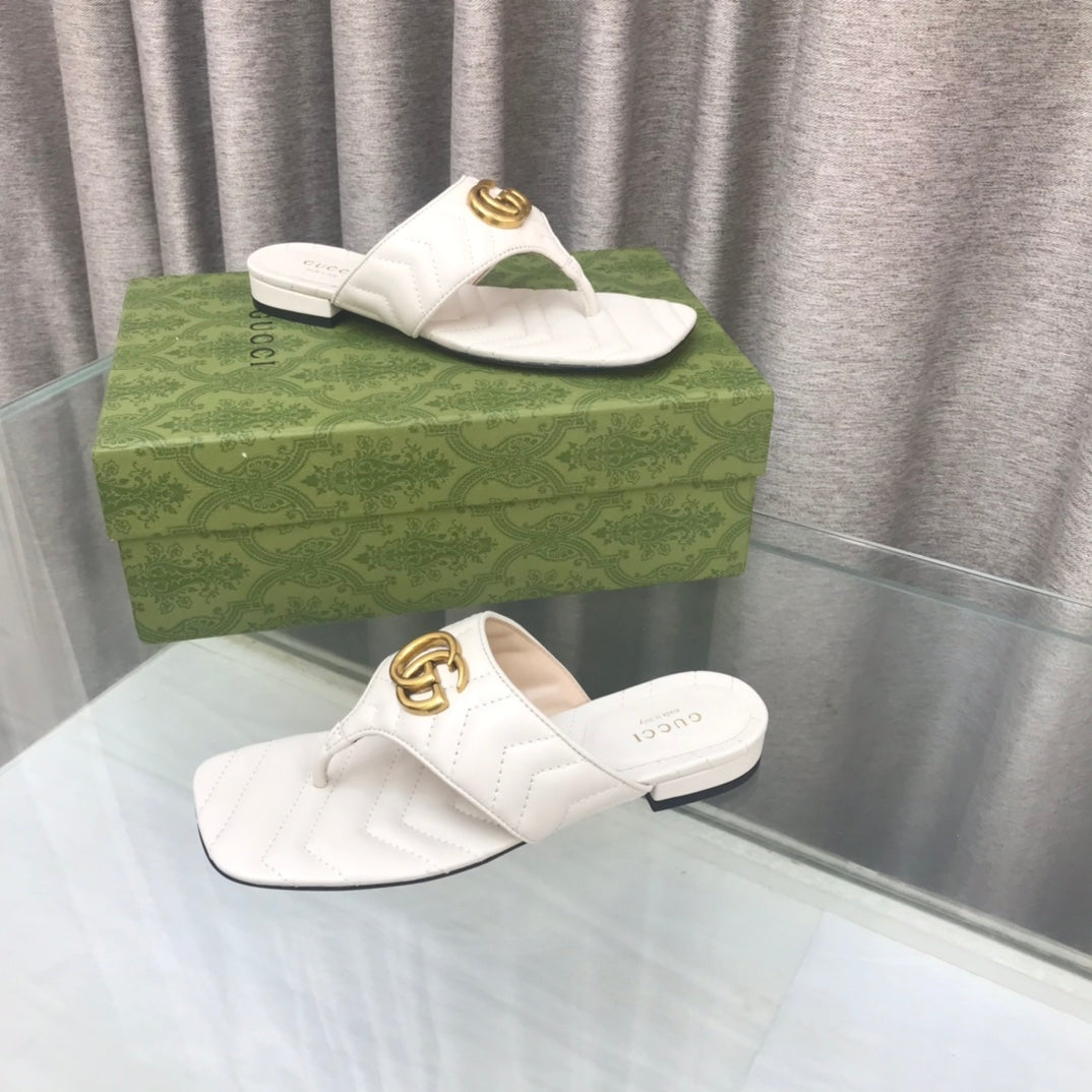 GG  marmont logo - embellished mattelasse leather sandal in white