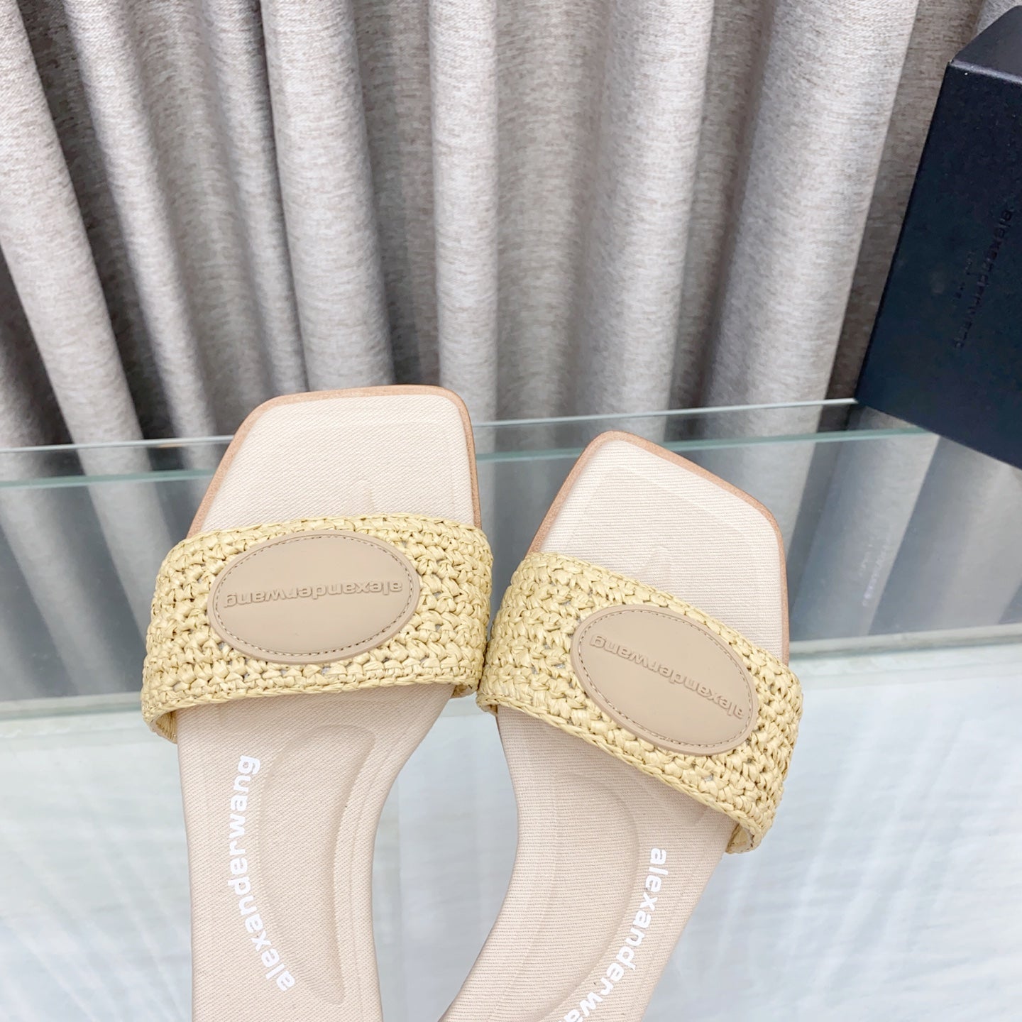 VY SLIDE SANDAL IN BEIGE WOVEN RAFFIA STRAP AND CALFSKIN