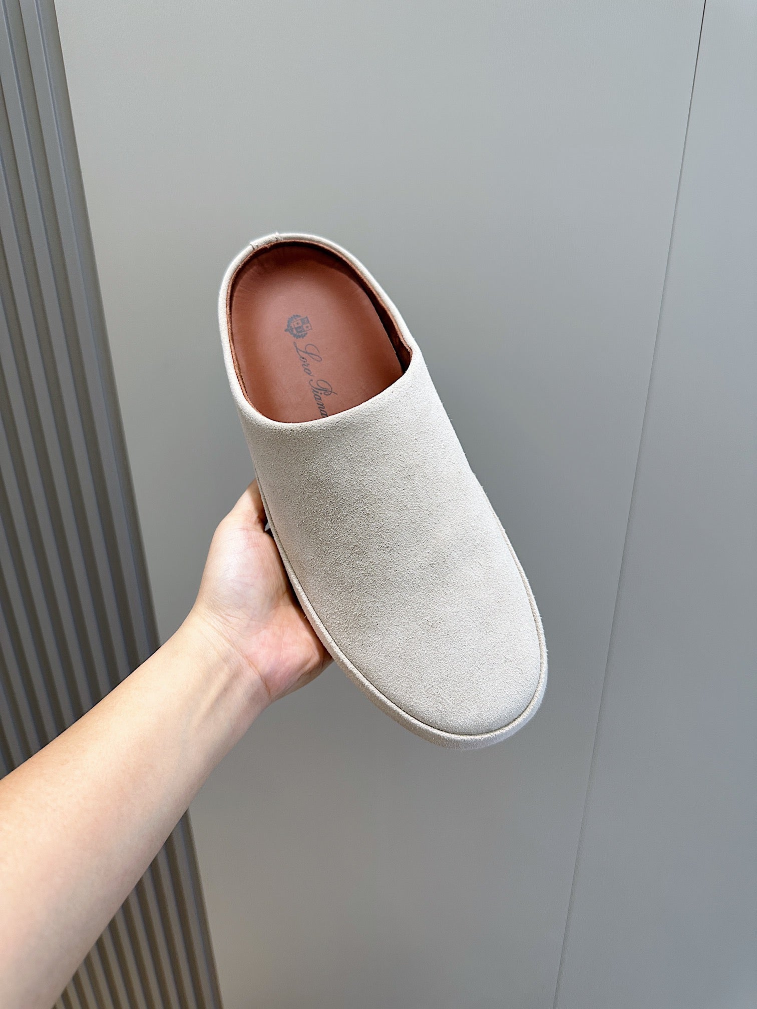 LP TOMORI SABOT MULES CLOUD SUEDE