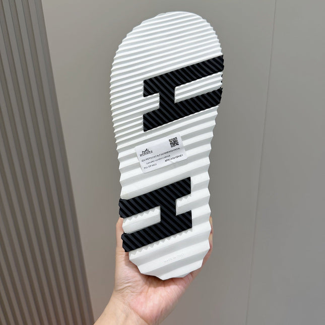 HM ELECTRIC SANDAL BLACK AND WHITE CALFSKIN