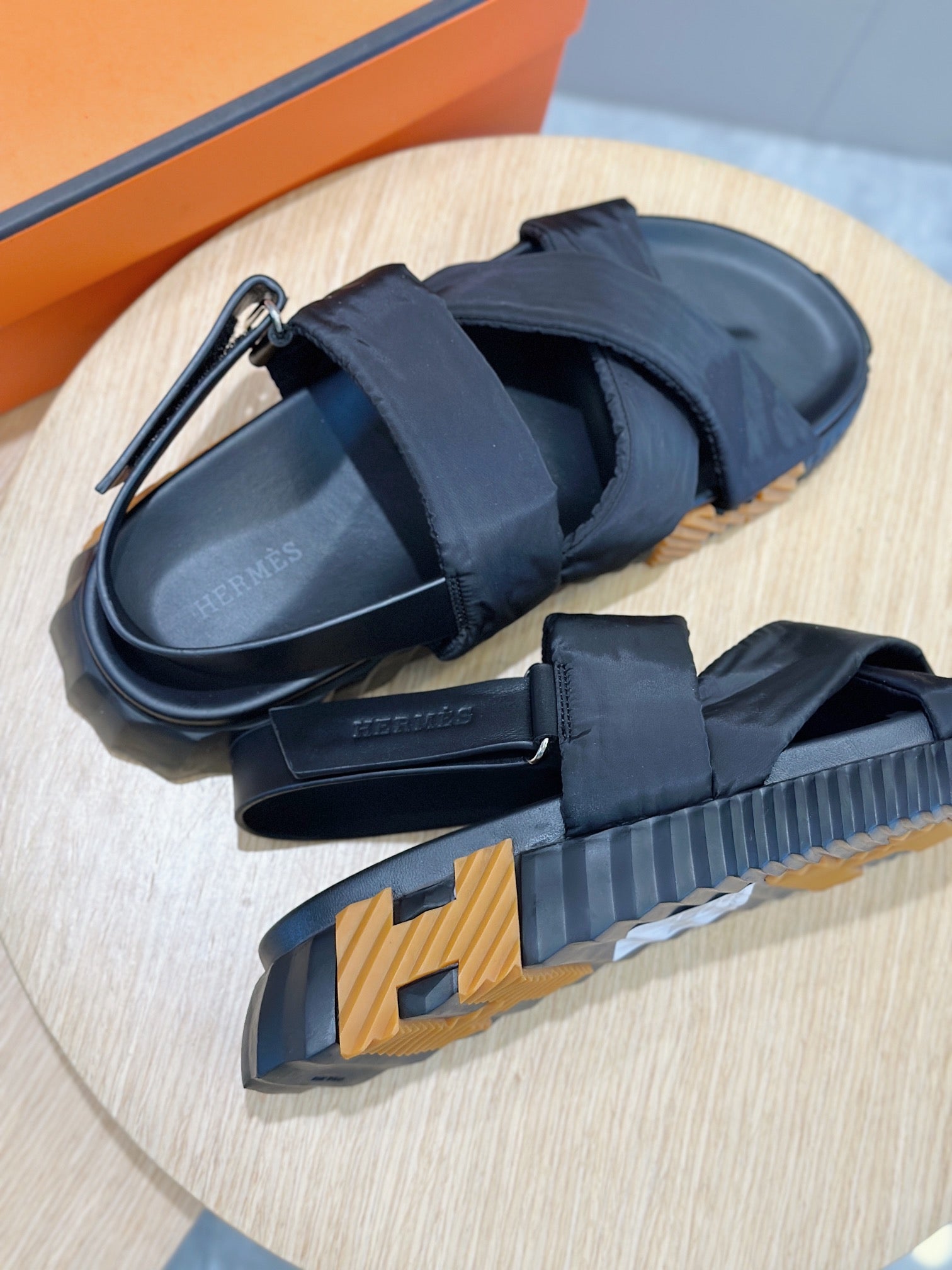 HM ELECTRIC SANDAL BLACK FABRIC AND CALFSKIN