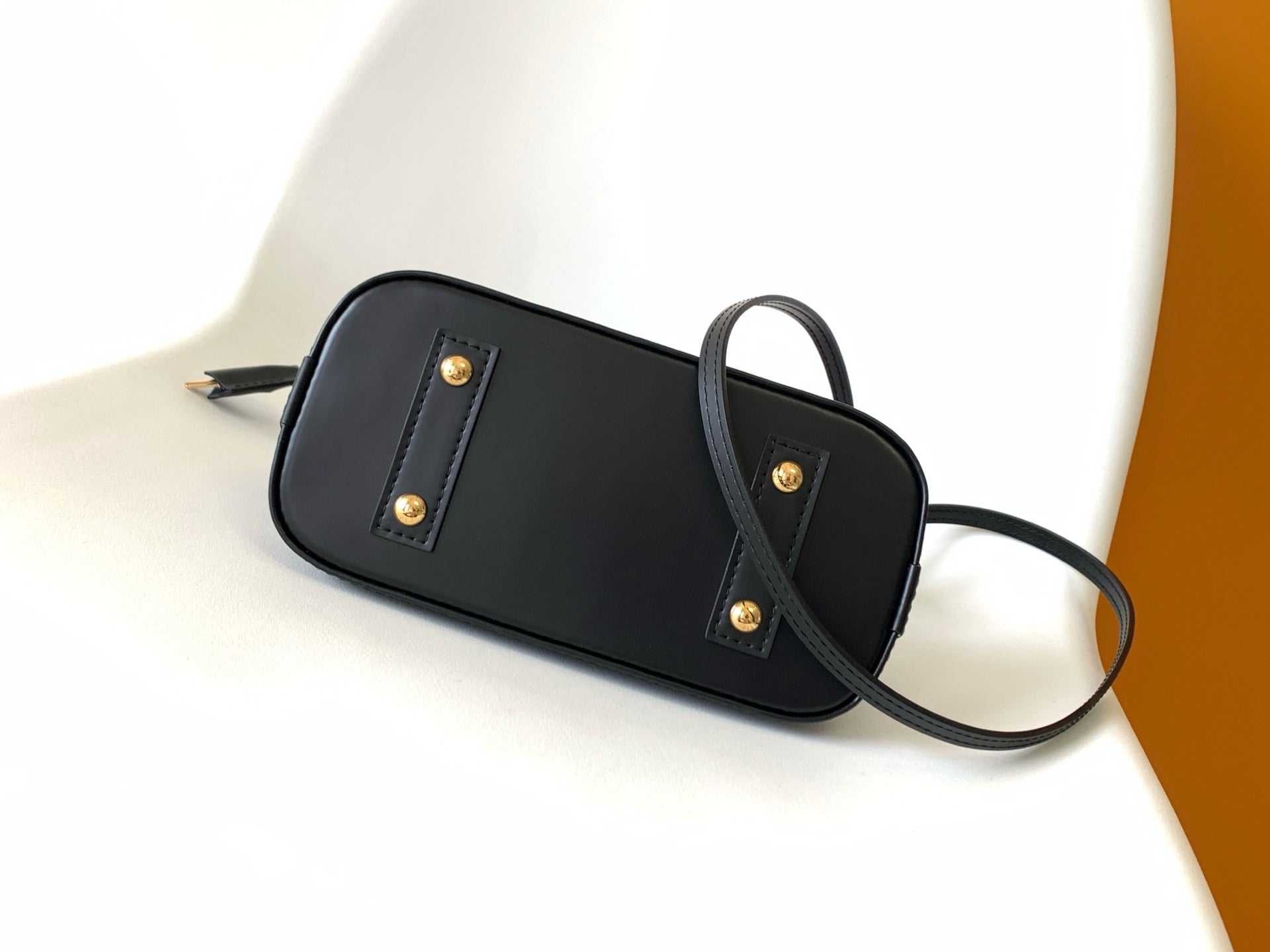 LV 25S ALMA BB BAG 23 IN BLACK EPI CALFSKIN GOLD HARDWARE