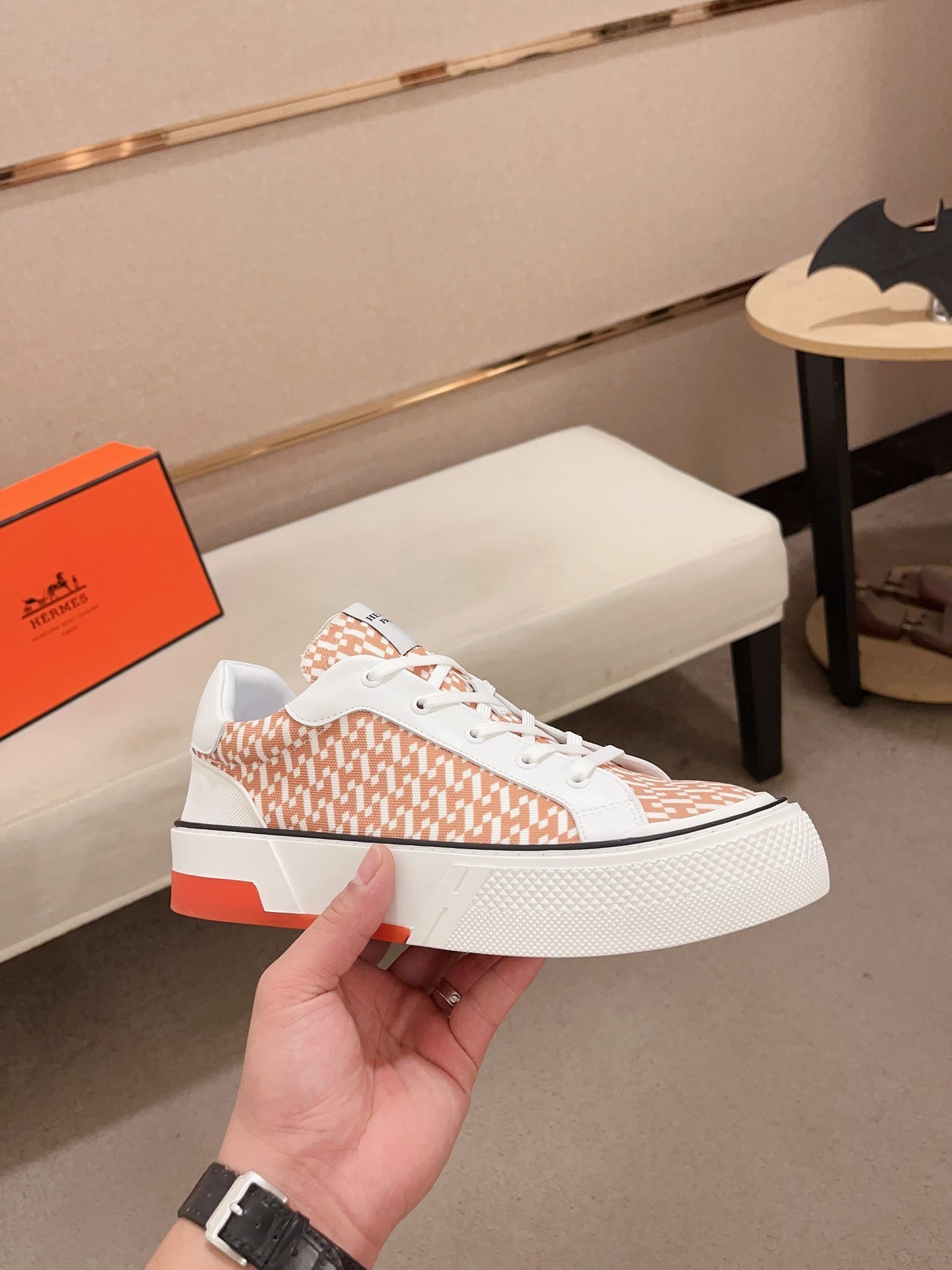 HM DAY SNEAKER WHITE AND CARROT FABRIC