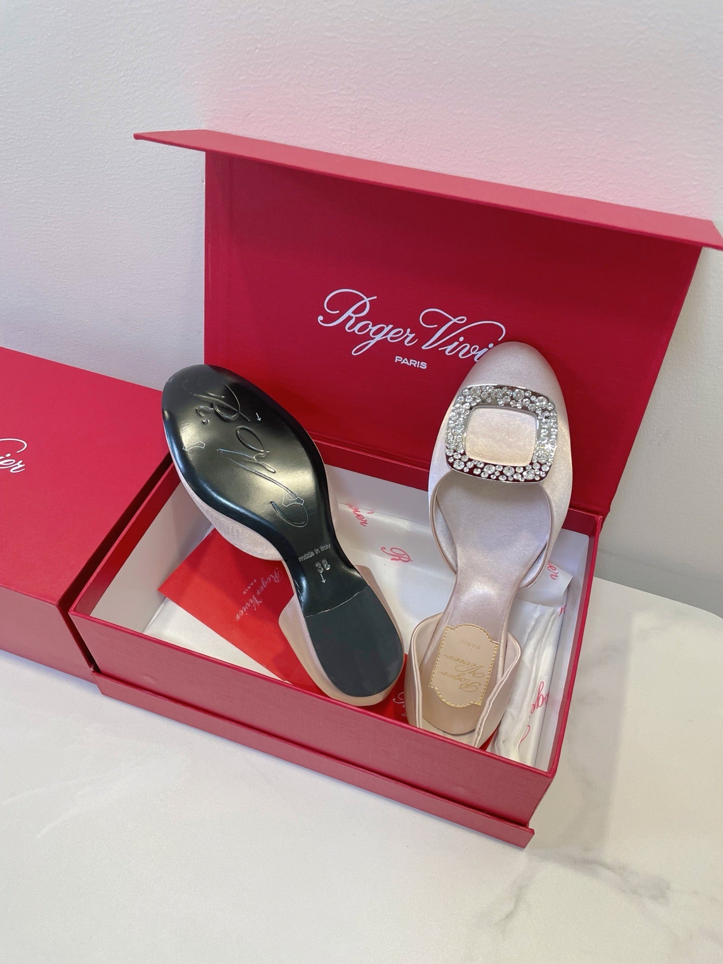 ROGER VIVIER BALLERINE FLATS IN BEIGE SATIN