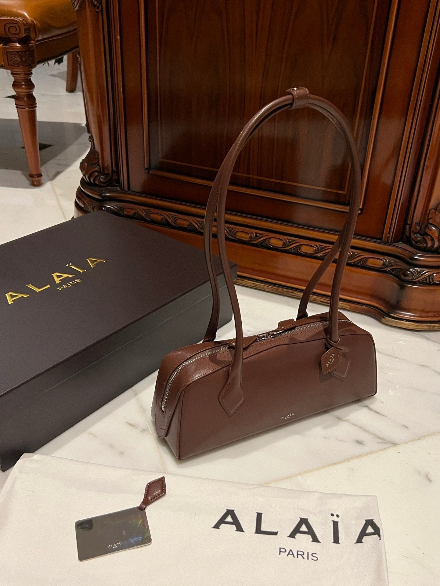 LE TECKEL MEDIUM BAG 33 IN QUINCY BROWN GOATSKIN